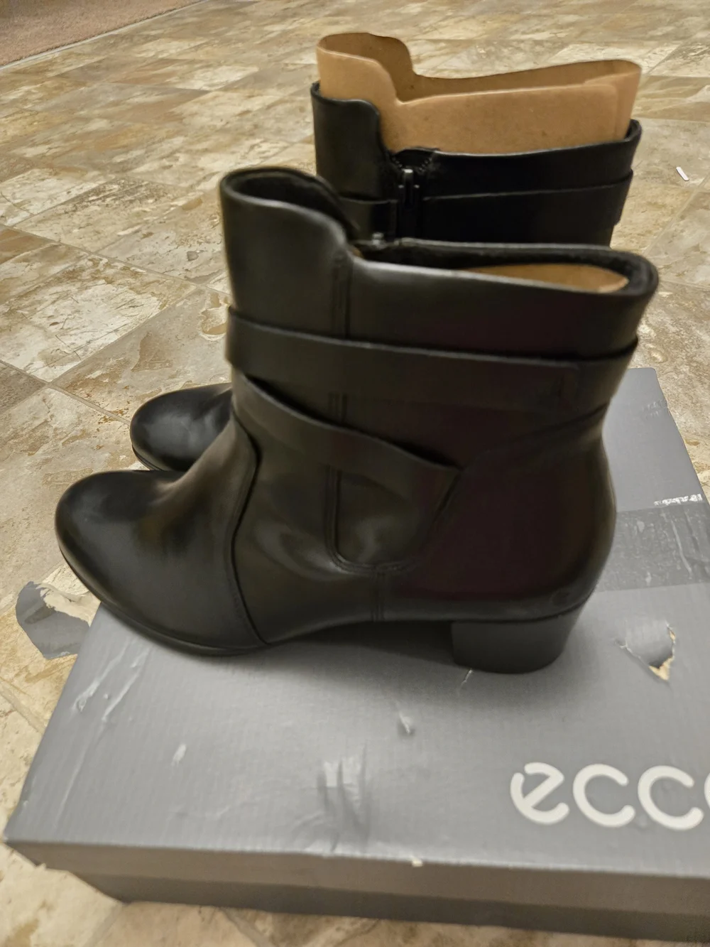 ECCO Women's Black Leather Ankle Boot - Shape 35